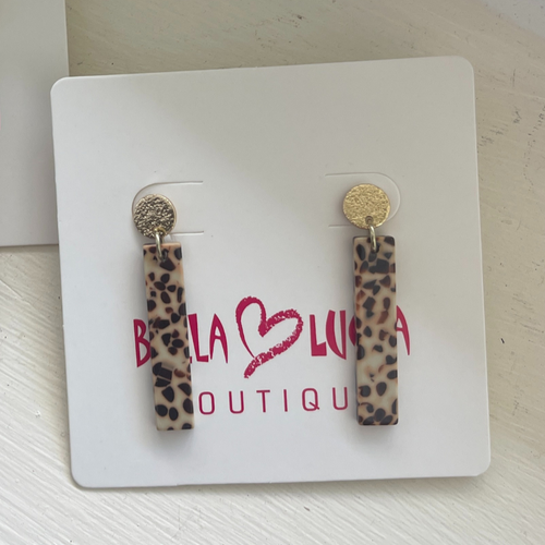 Mini Acrylic Bar Earrings Cheetah | Bella Lucca Boutique