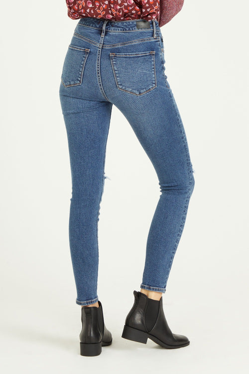 SUPER HIGH RISE SKINNY JEANS | SWEDEN