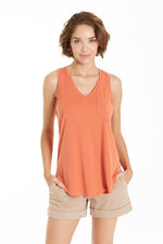 V-NECK POCKET TANK | RUST