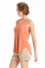 V-NECK POCKET TANK | RUST