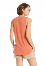 V-NECK POCKET TANK | RUST
